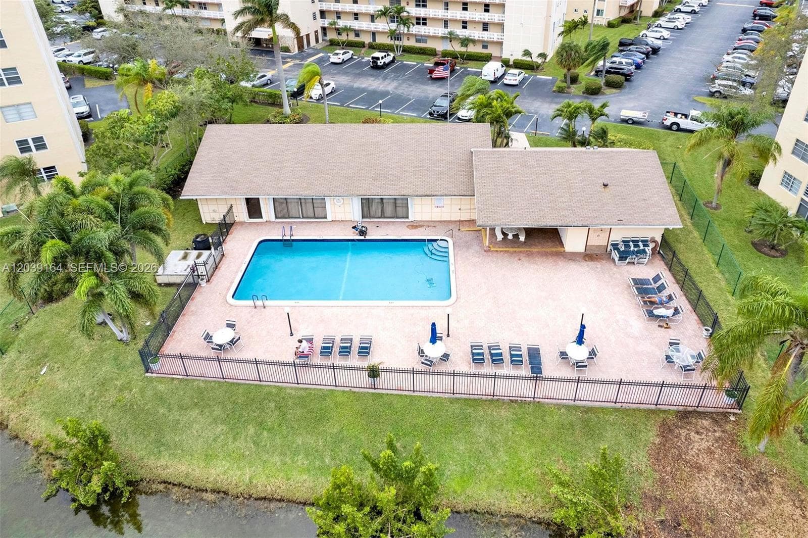 MEADOWBROOK LAKES VIEW BL · #402 in Dania Beach - Photo 35