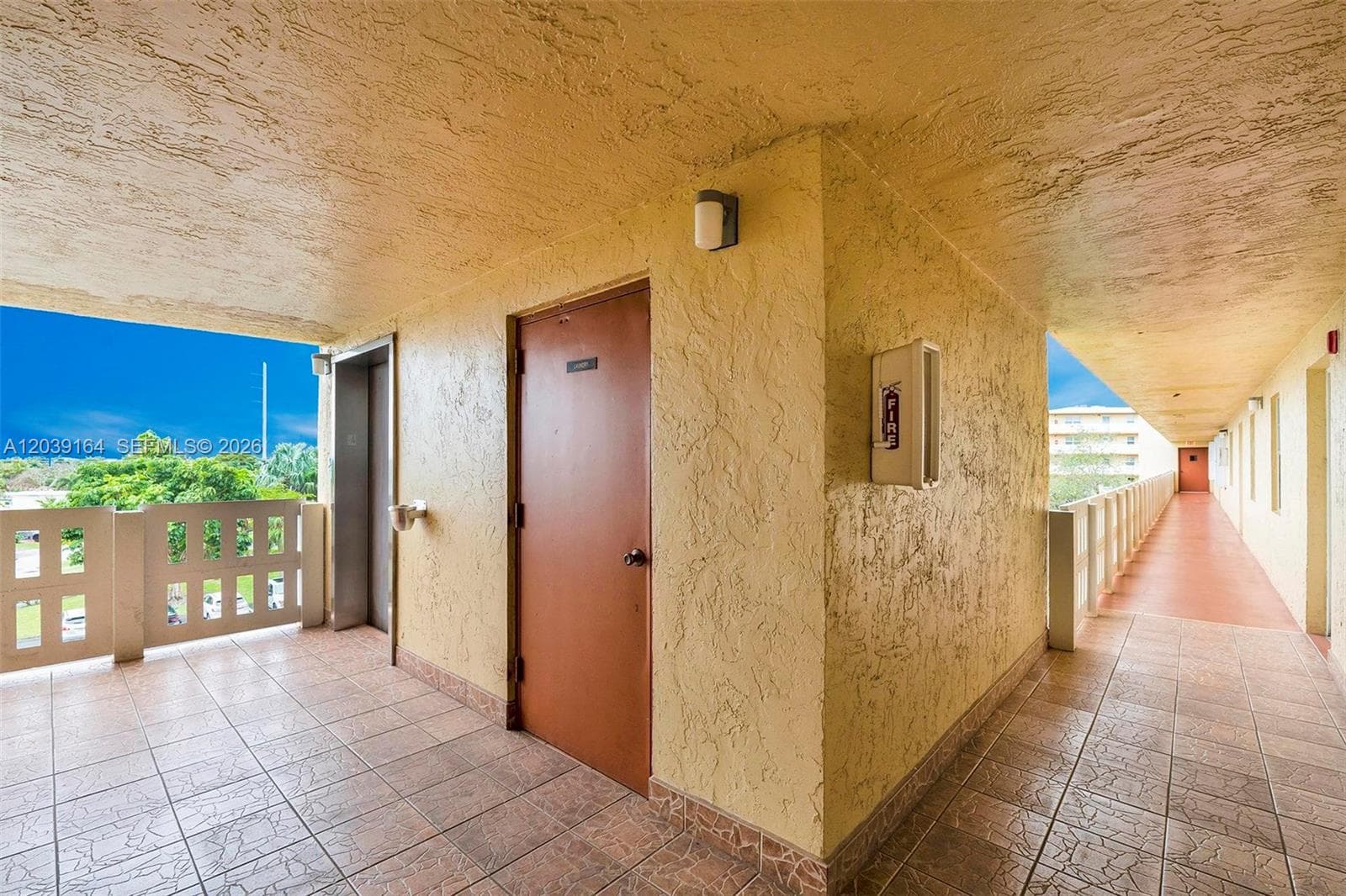 MEADOWBROOK LAKES VIEW BL · #402 in Dania Beach - Photo 31