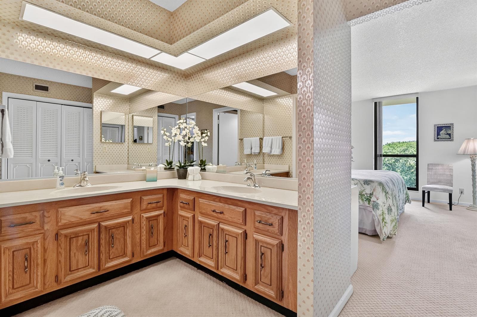 27 Bathroom 04