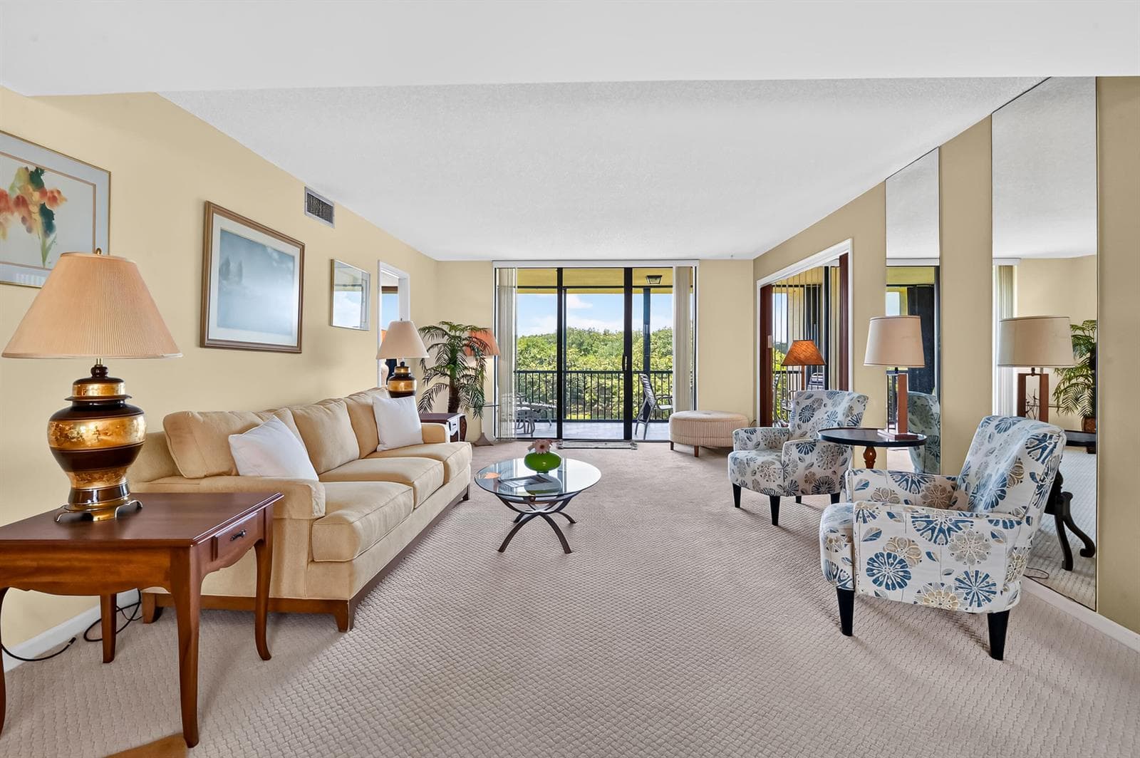 13 Living room 02