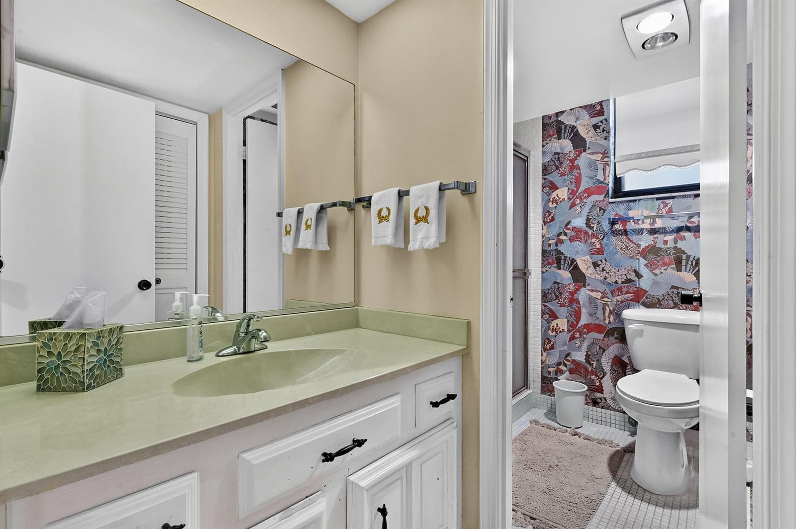 22 Bathroom 01