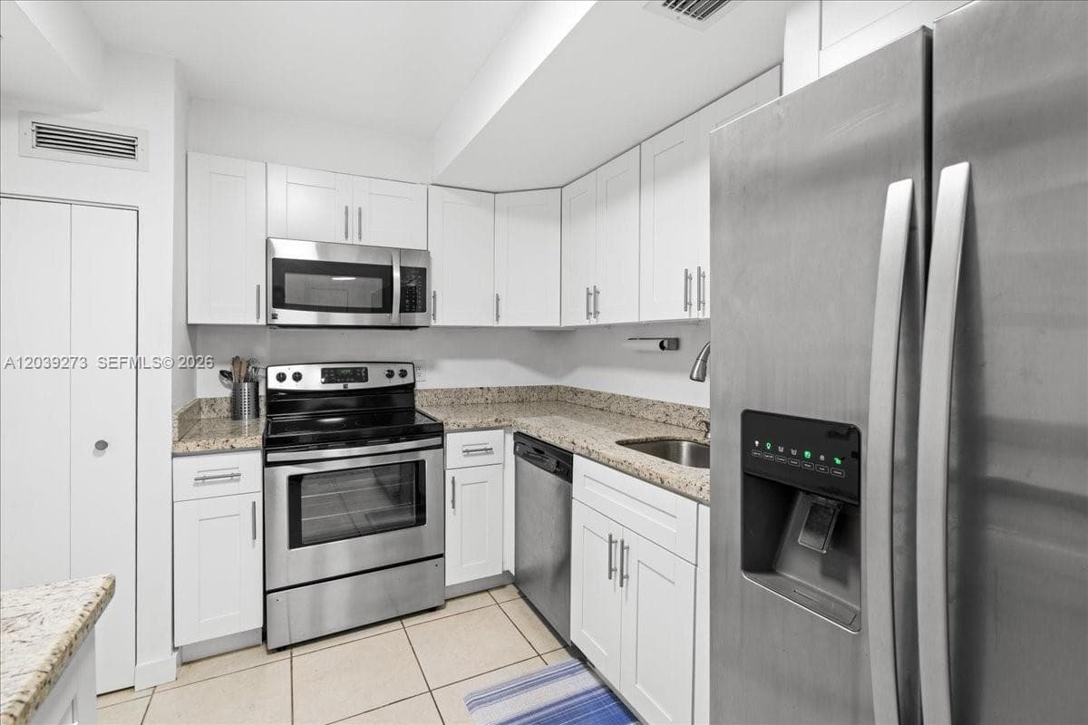 OCEAN PLACE CONDO · #11T in Lauderdale By The Sea - Photo 10