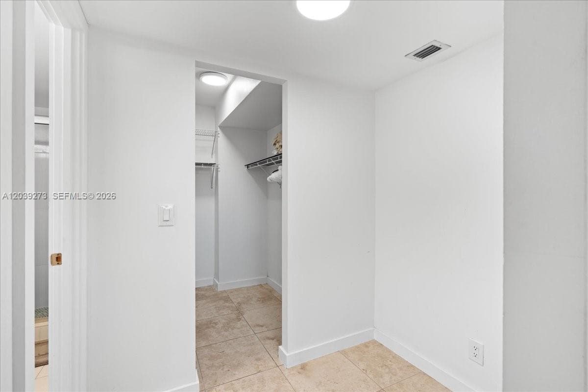 OCEAN PLACE CONDO · #11T in Lauderdale By The Sea - Photo 14