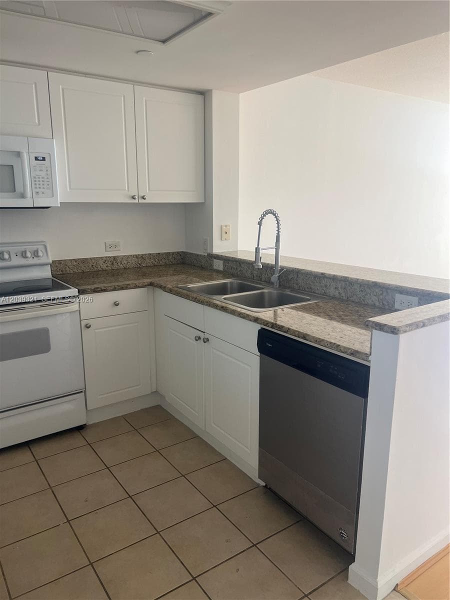 TURNBERRY ON THE GREEN CO · #611 in Aventura - Photo 2