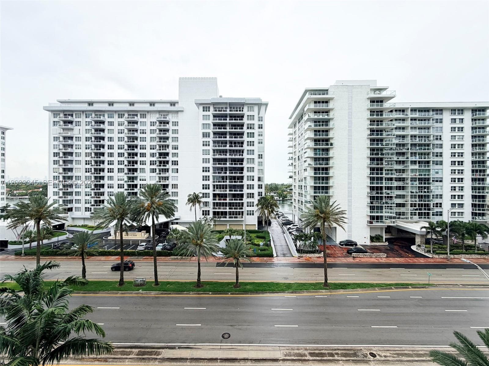 LEXCELLENCE CONDO · #702 in Miami Beach - Photo 2