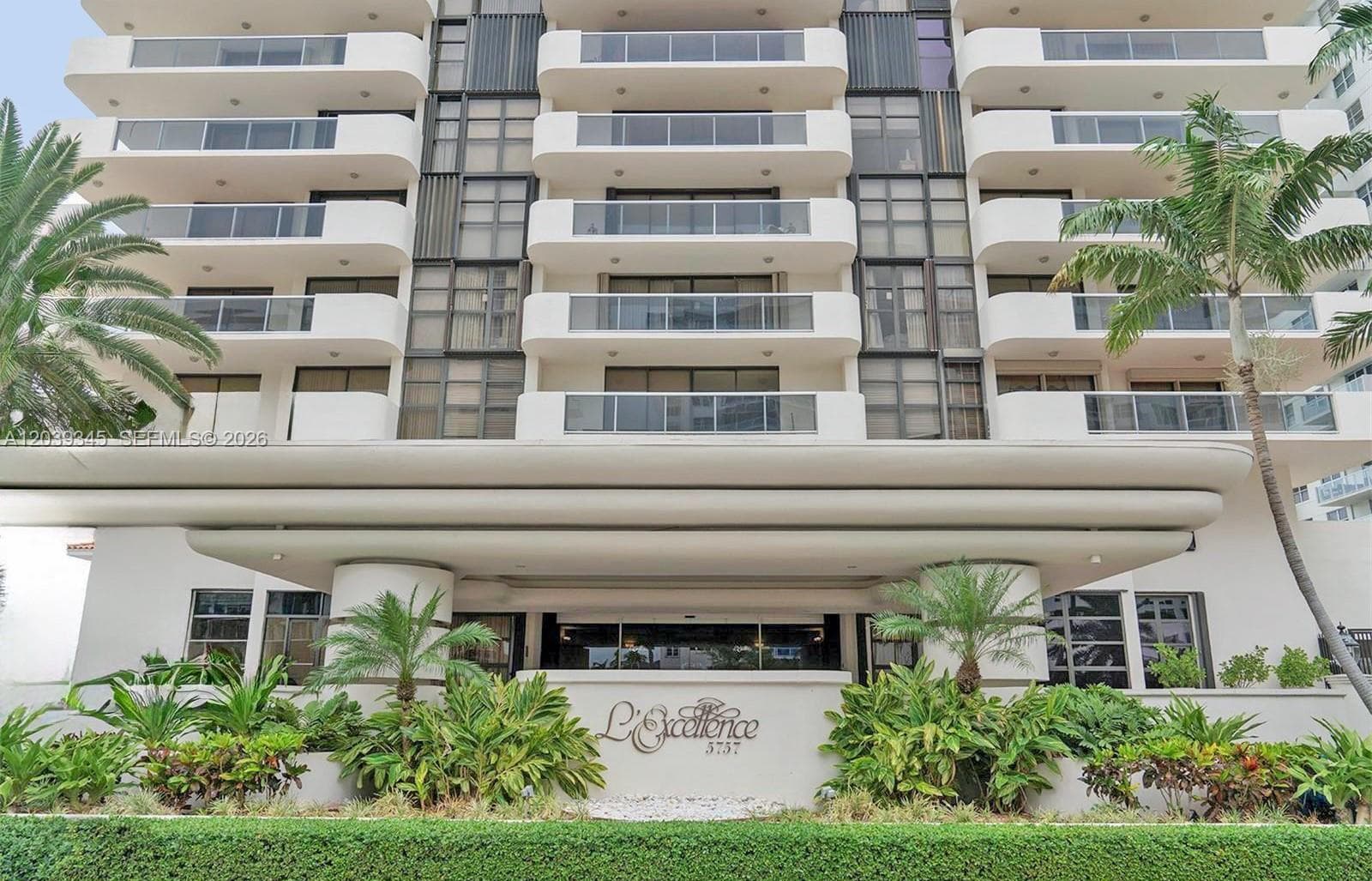 LEXCELLENCE CONDO · #702 in Miami Beach - Photo 3