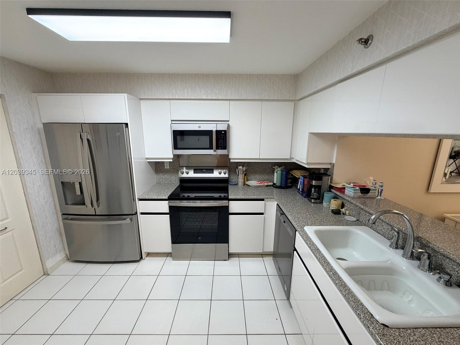LEXCELLENCE CONDO · #702 in Miami Beach - Photo 32
