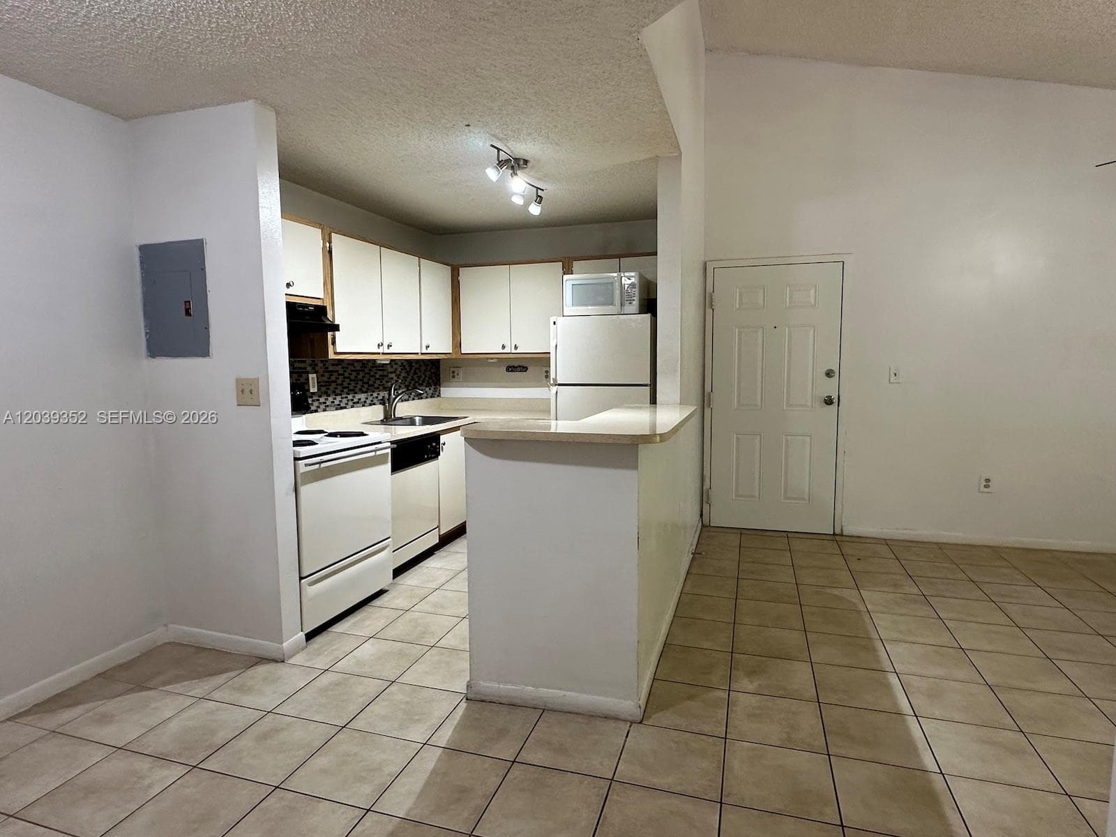 Villa Bellini · #311 in Hialeah - Photo 8