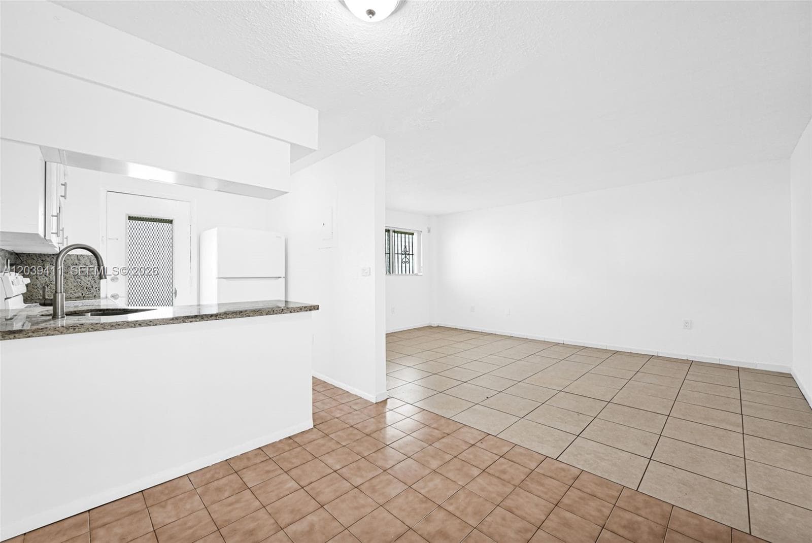 Twin Towers Condo · #603 in Miami Beach - Photo 12