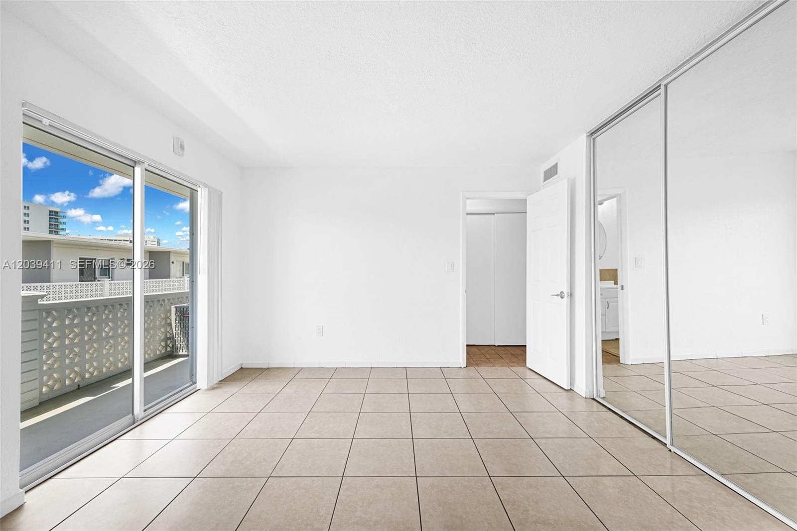 Twin Towers Condo · #603 in Miami Beach - Photo 24