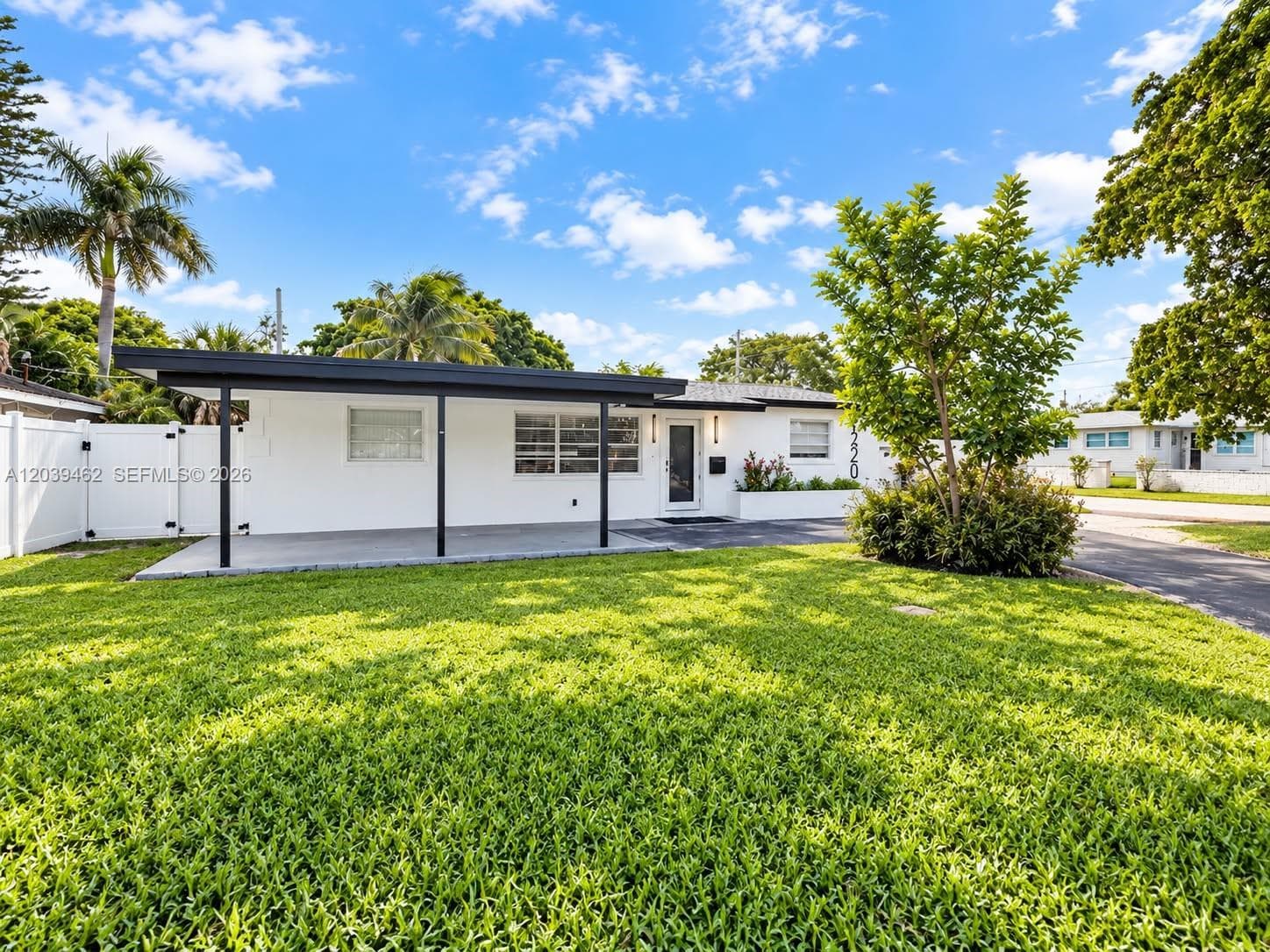 1220 NE 8 St photo 18