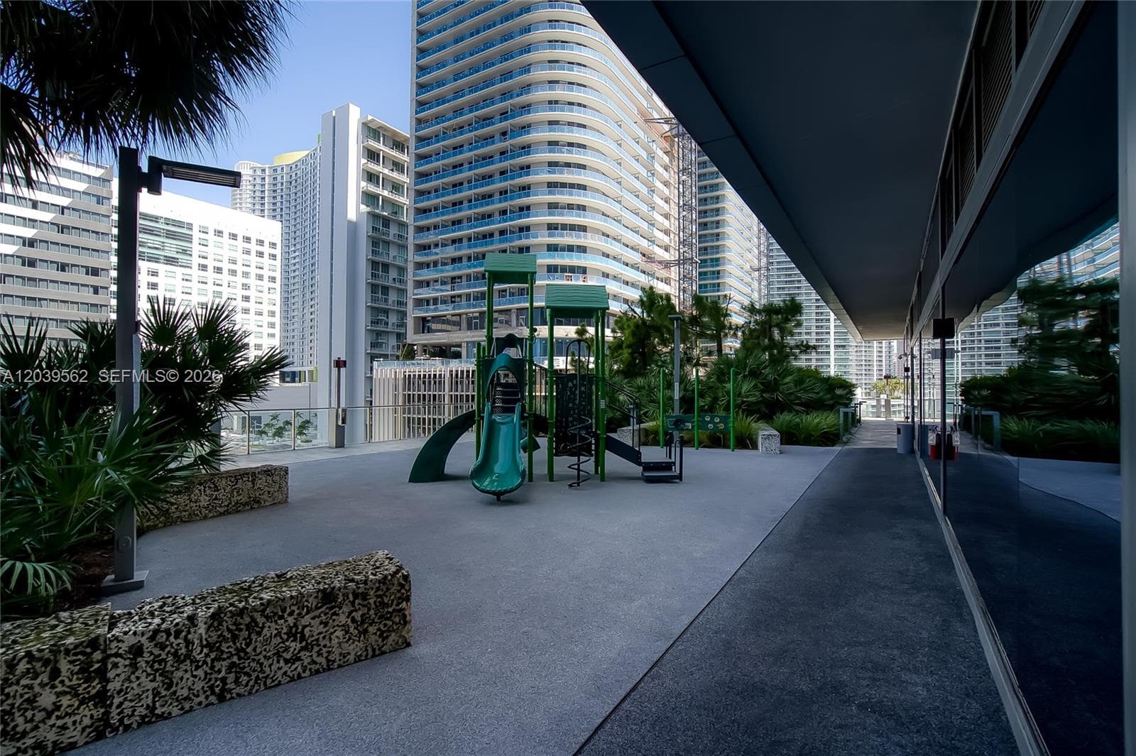 Rise Brickell City Centre · #1006 in Miami - Photo 37