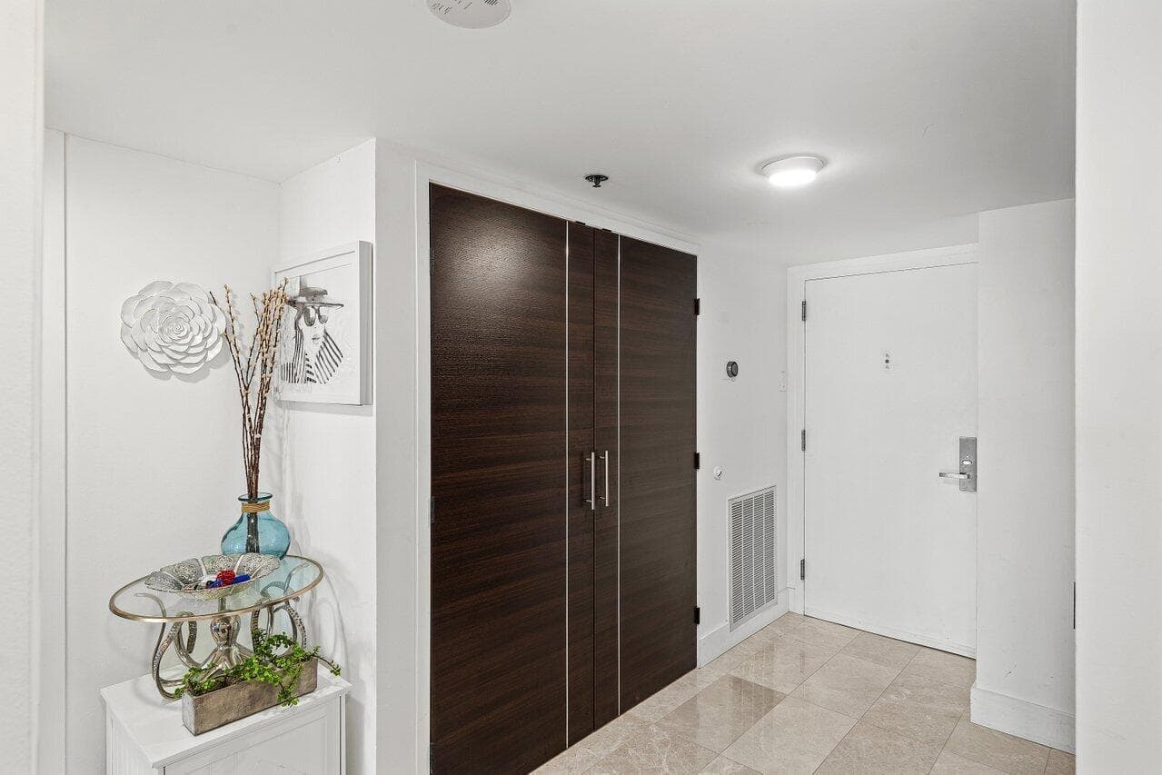 002-901EastCaminoReal-1C-BocaRaton-FL-33