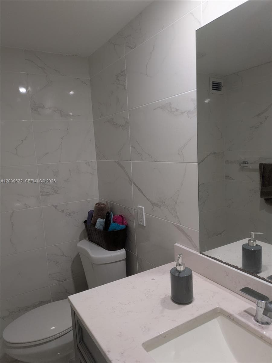 PLAZA TOWERS SOUTH CONDO · #1407 in Hallandale Beach - Photo 14