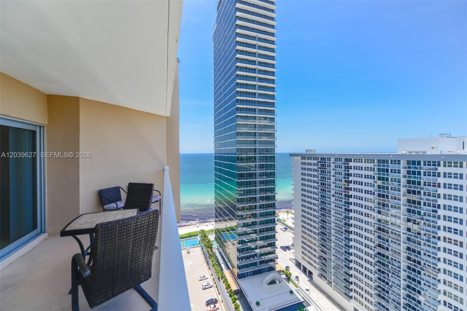 HEMISPHERES CONDO · #PHL in Hallandale Beach - Photo 2