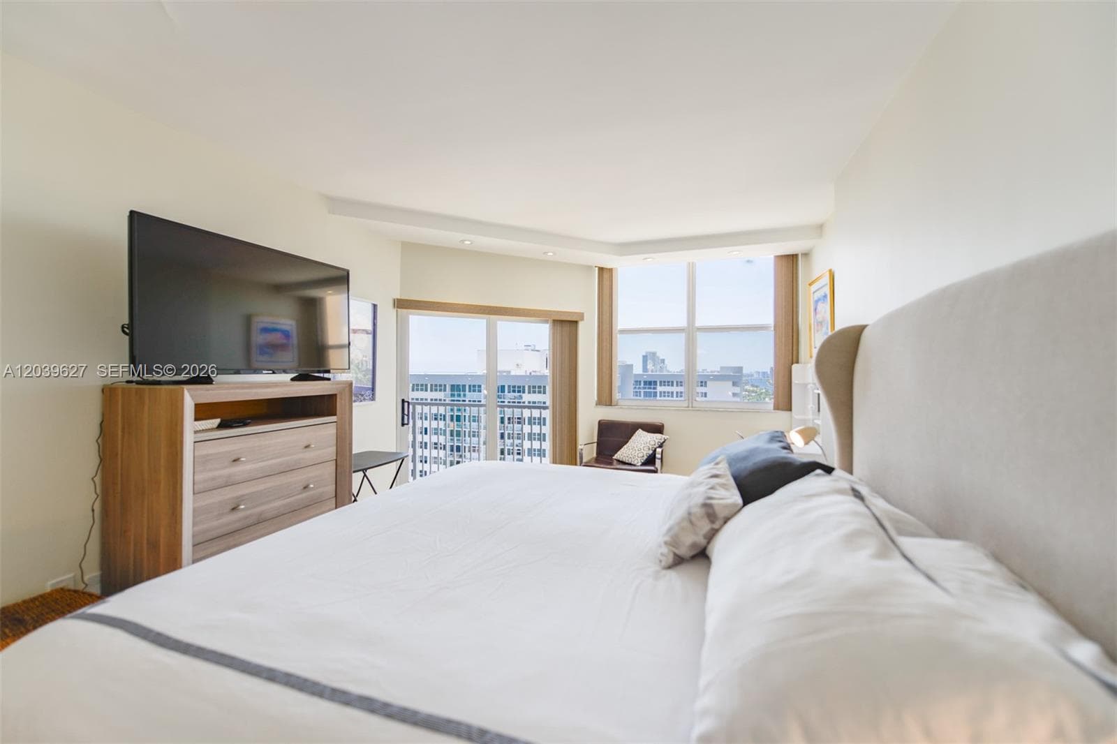 HEMISPHERES CONDO · #PHL in Hallandale Beach - Photo 9