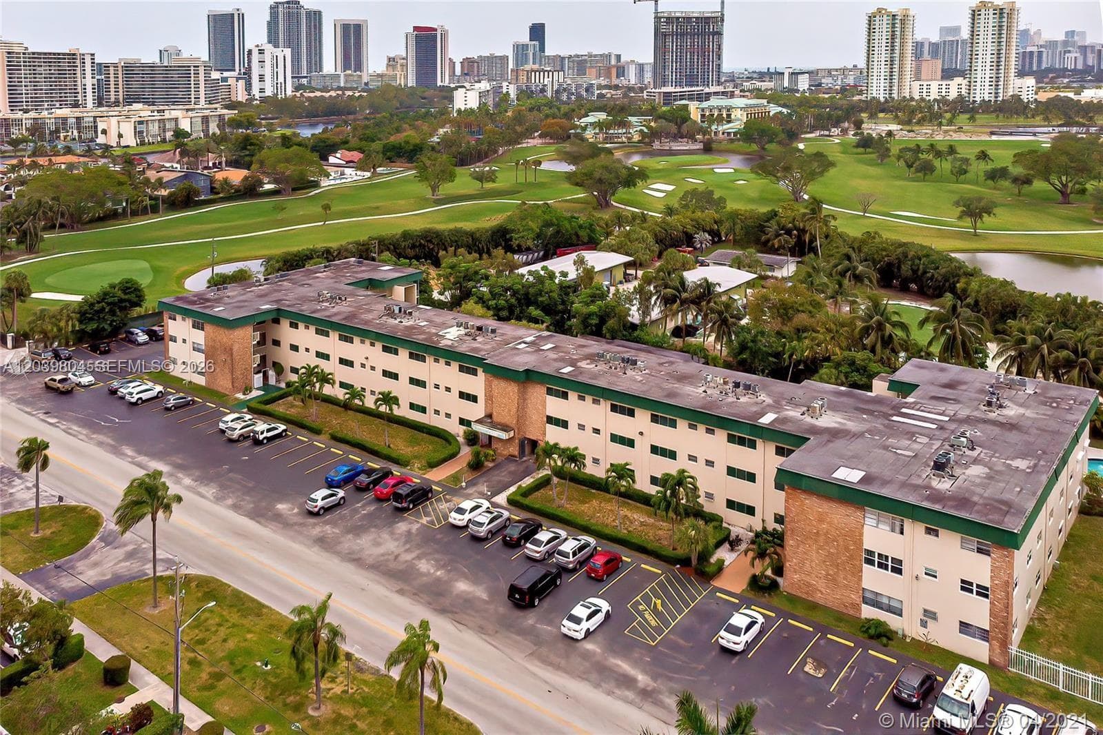 The Seventeenth Green · #109 in Hallandale Beach - Photo 2