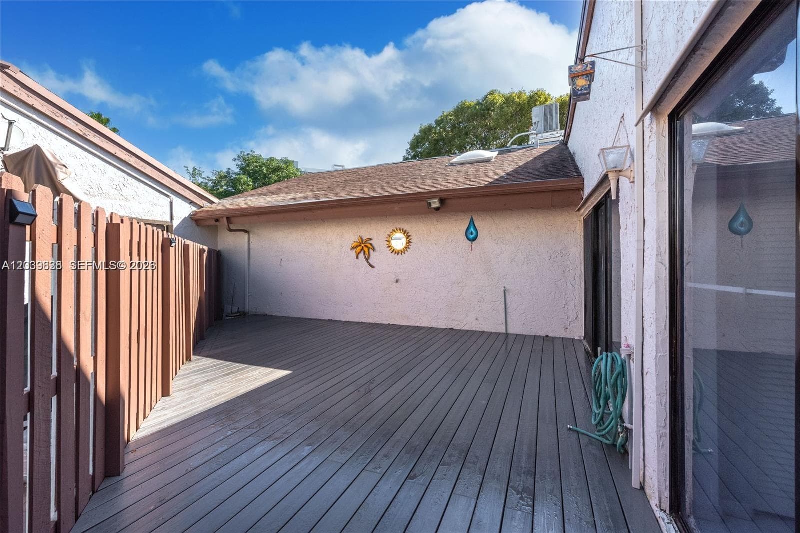 601 Leslie Dr photo 27
