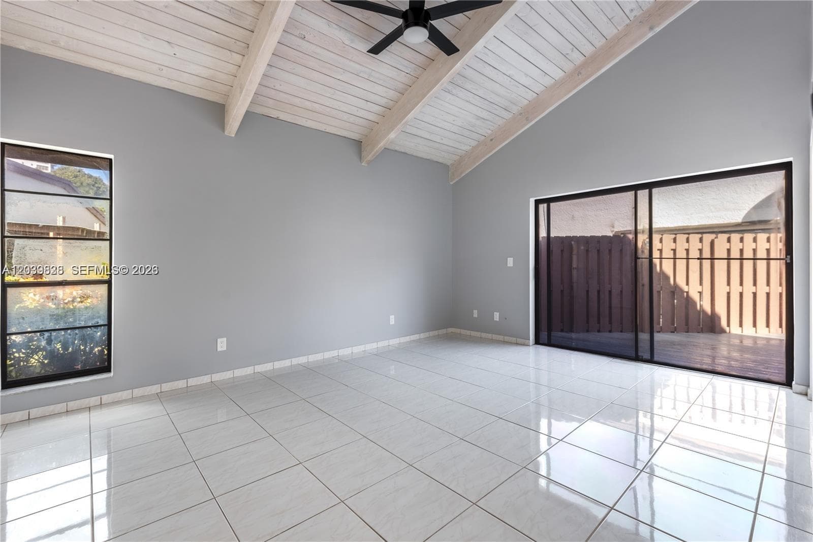 601 Leslie Dr photo 15