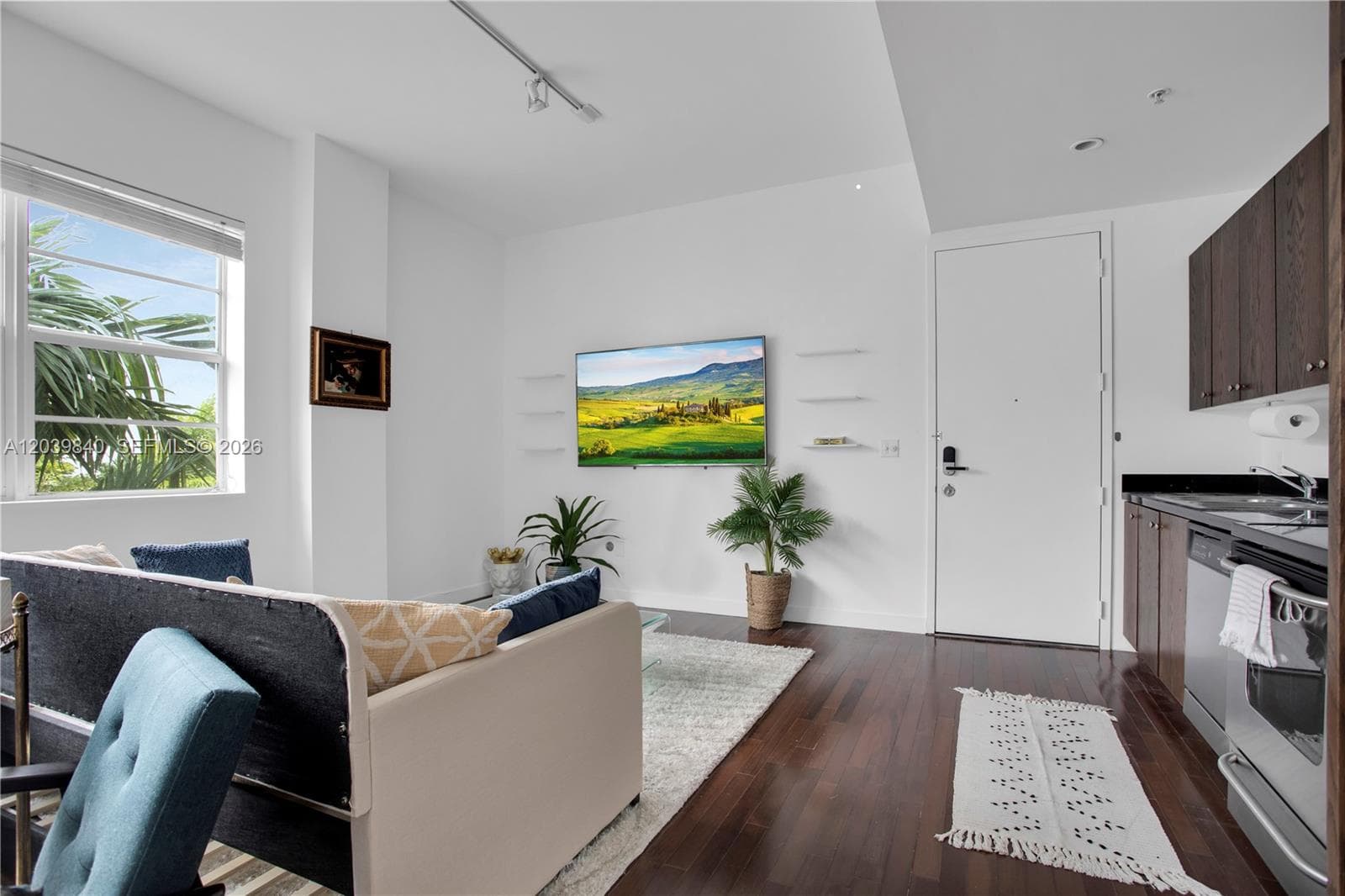 THE NOLOBI CONDO · #8 in Miami Beach - Photo 2
