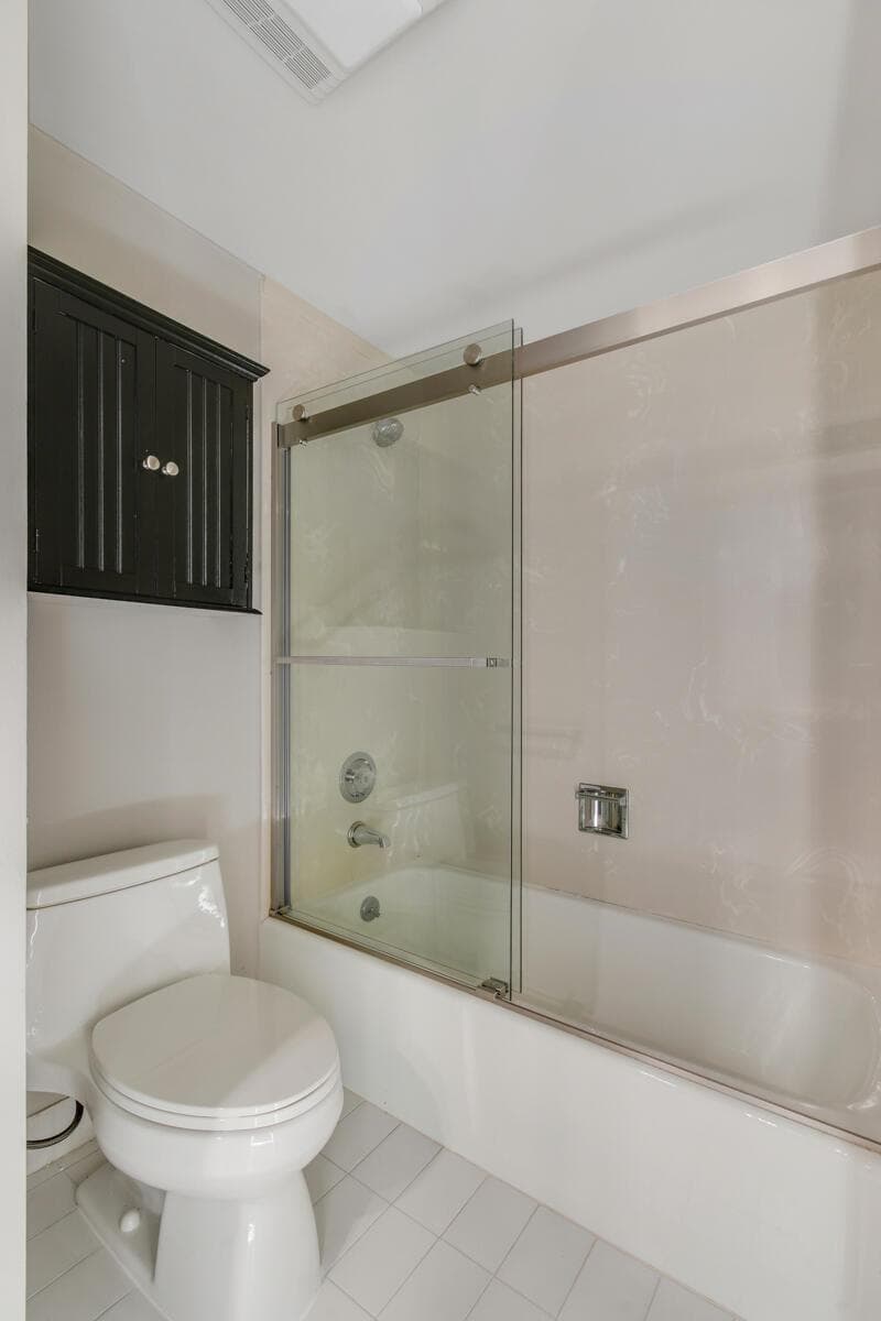 Full Bath 3 - Tub-shower
