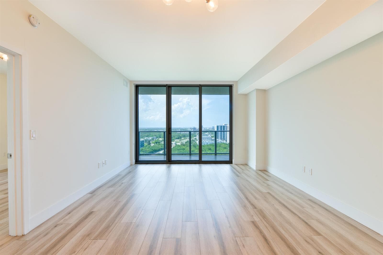 20260615 - 16385 Biscayne Blvd 2502 - MR