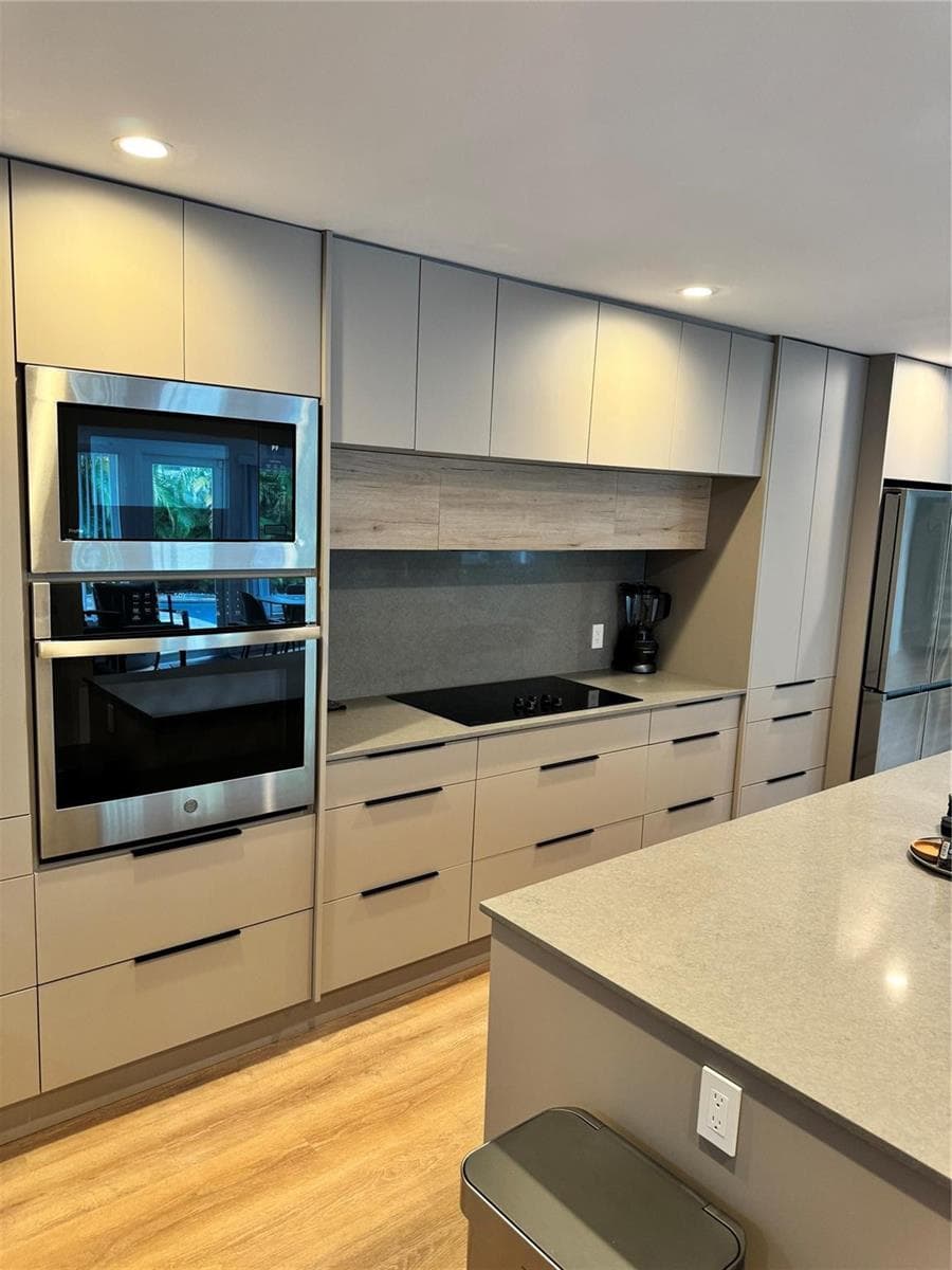 Dual wall ovens and ceramic cooktop.
