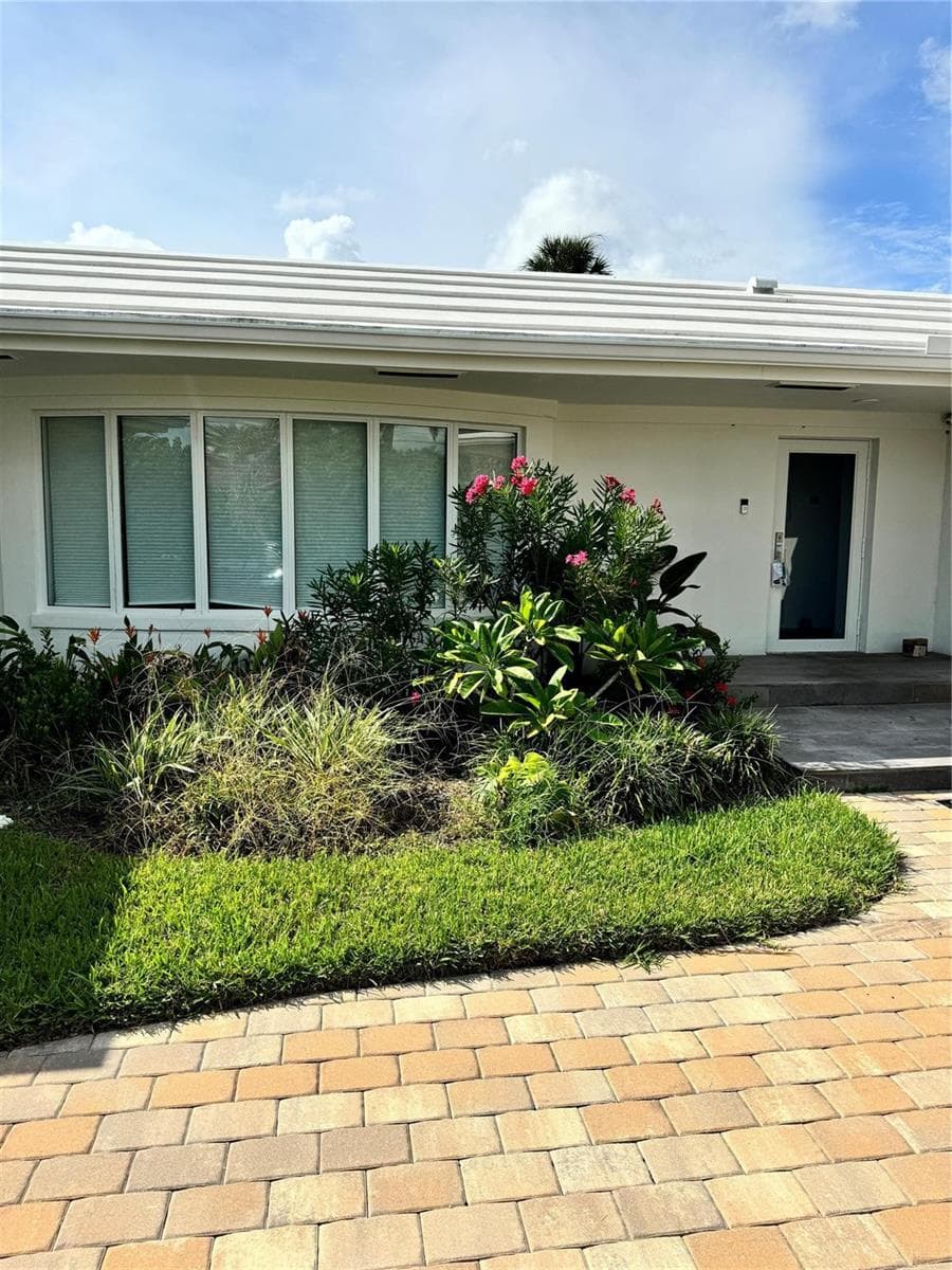 Large circular driveway