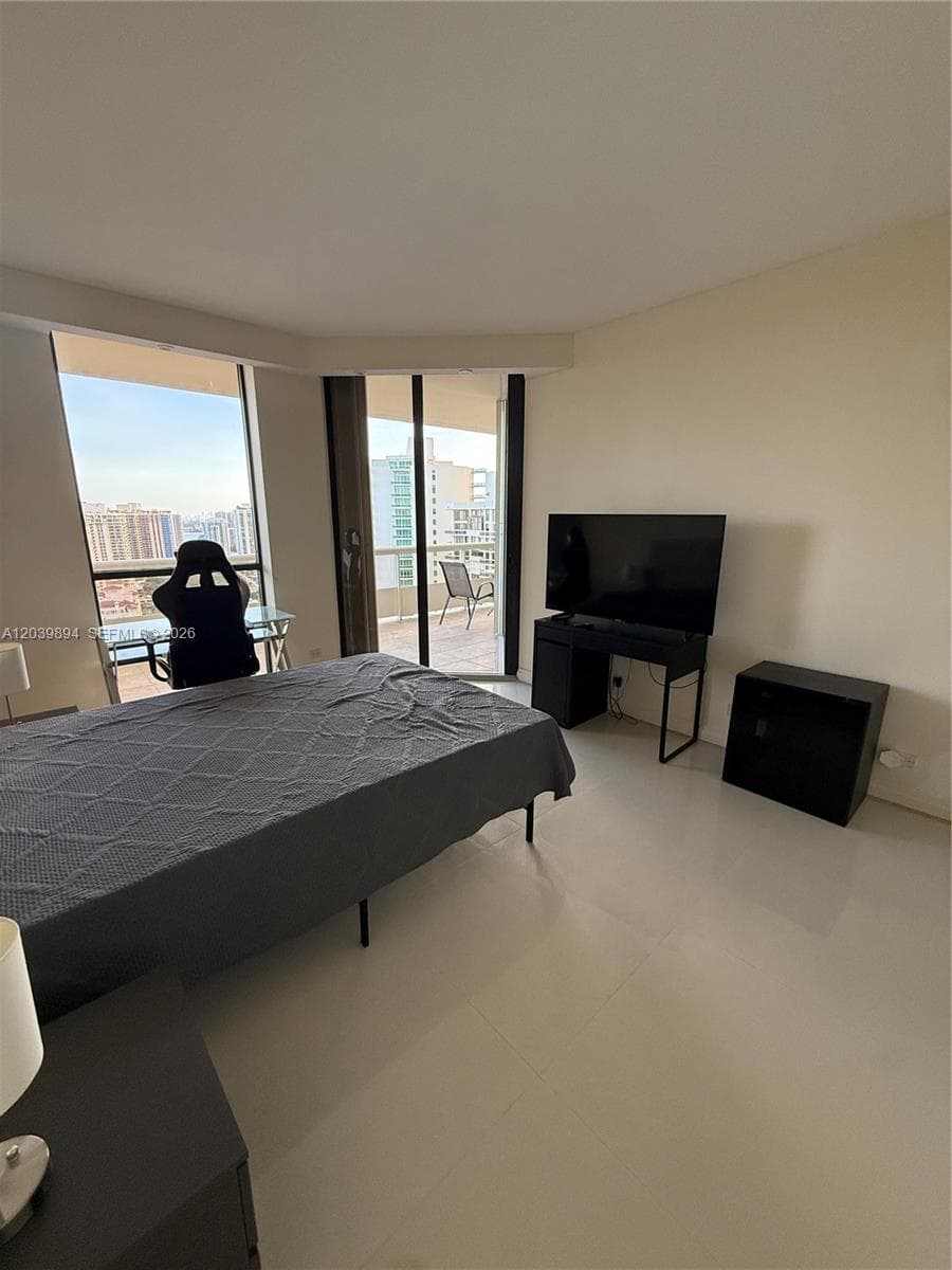 TERRACES NORTH TURNBERRY · #TS8 in Aventura - Photo 16