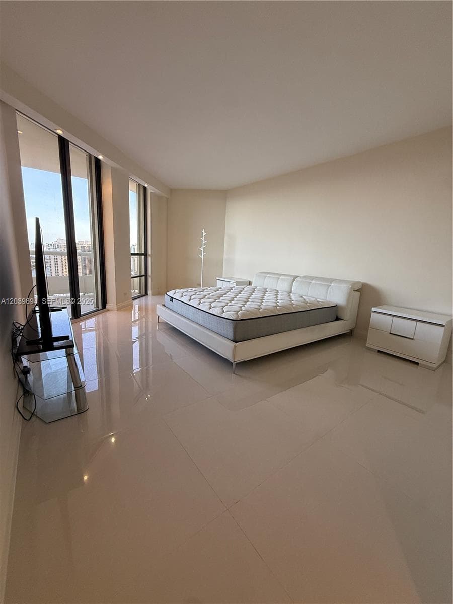 TERRACES NORTH TURNBERRY · #TS8 in Aventura - Photo 9