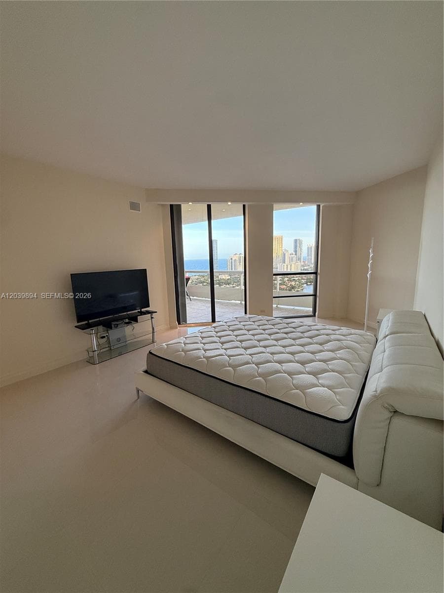 TERRACES NORTH TURNBERRY · #TS8 in Aventura - Photo 10