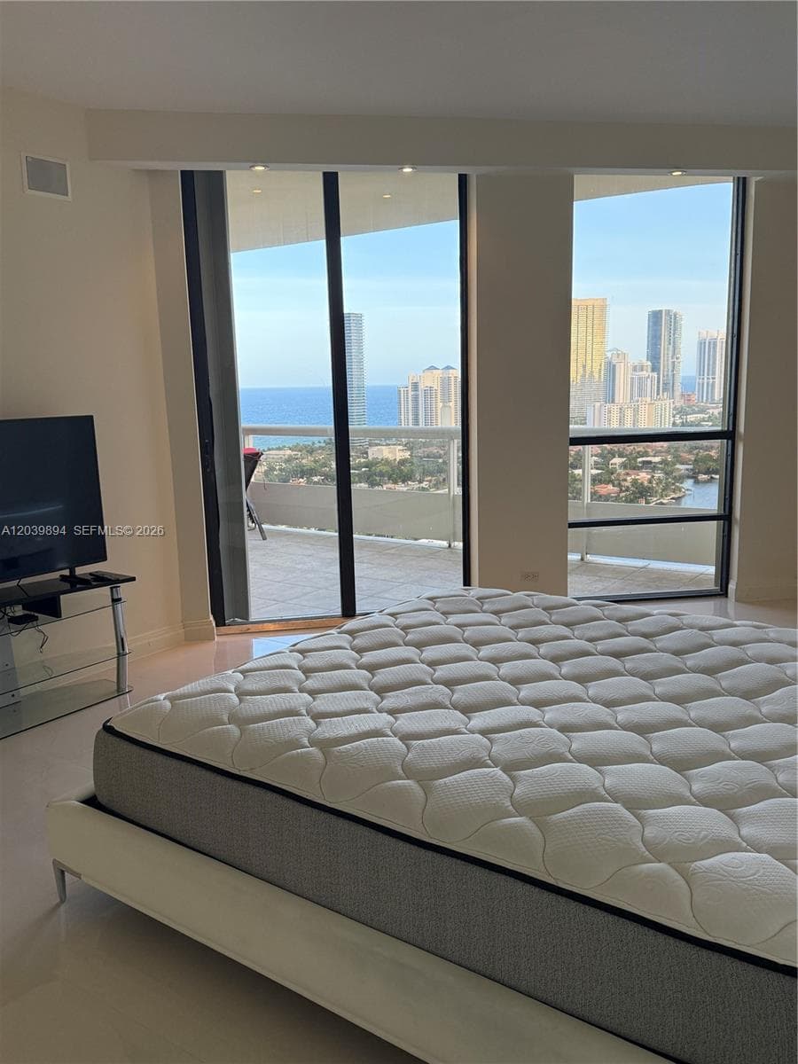 TERRACES NORTH TURNBERRY · #TS8 in Aventura - Photo 11