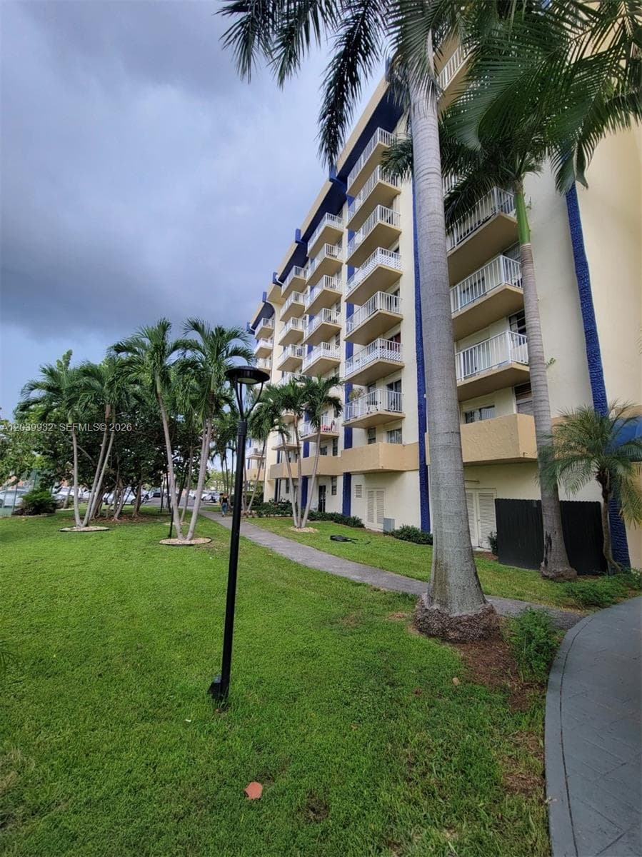 YOLANDA VILLAS CONDO · #512E in Miami - Photo 4