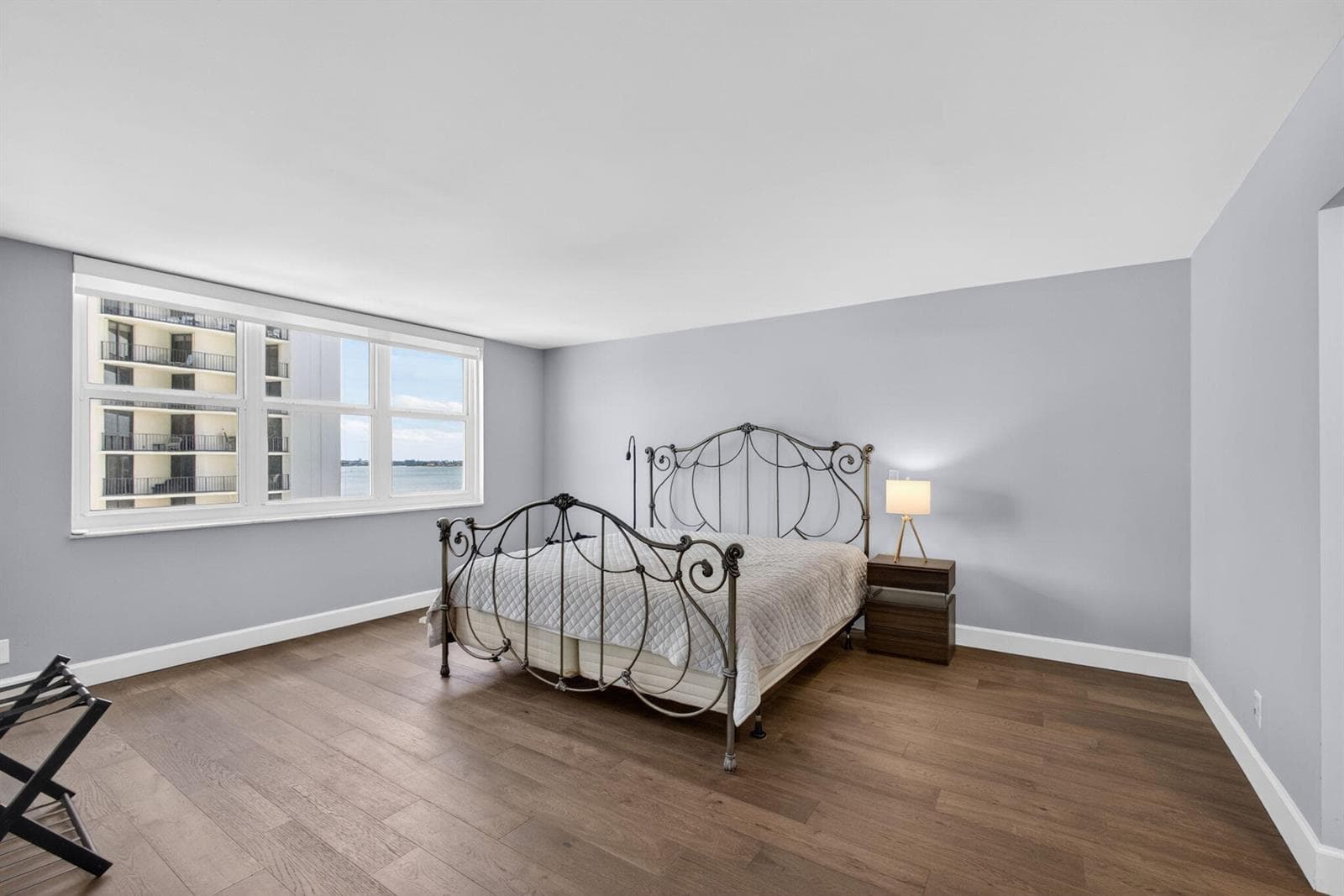 MASTER BED