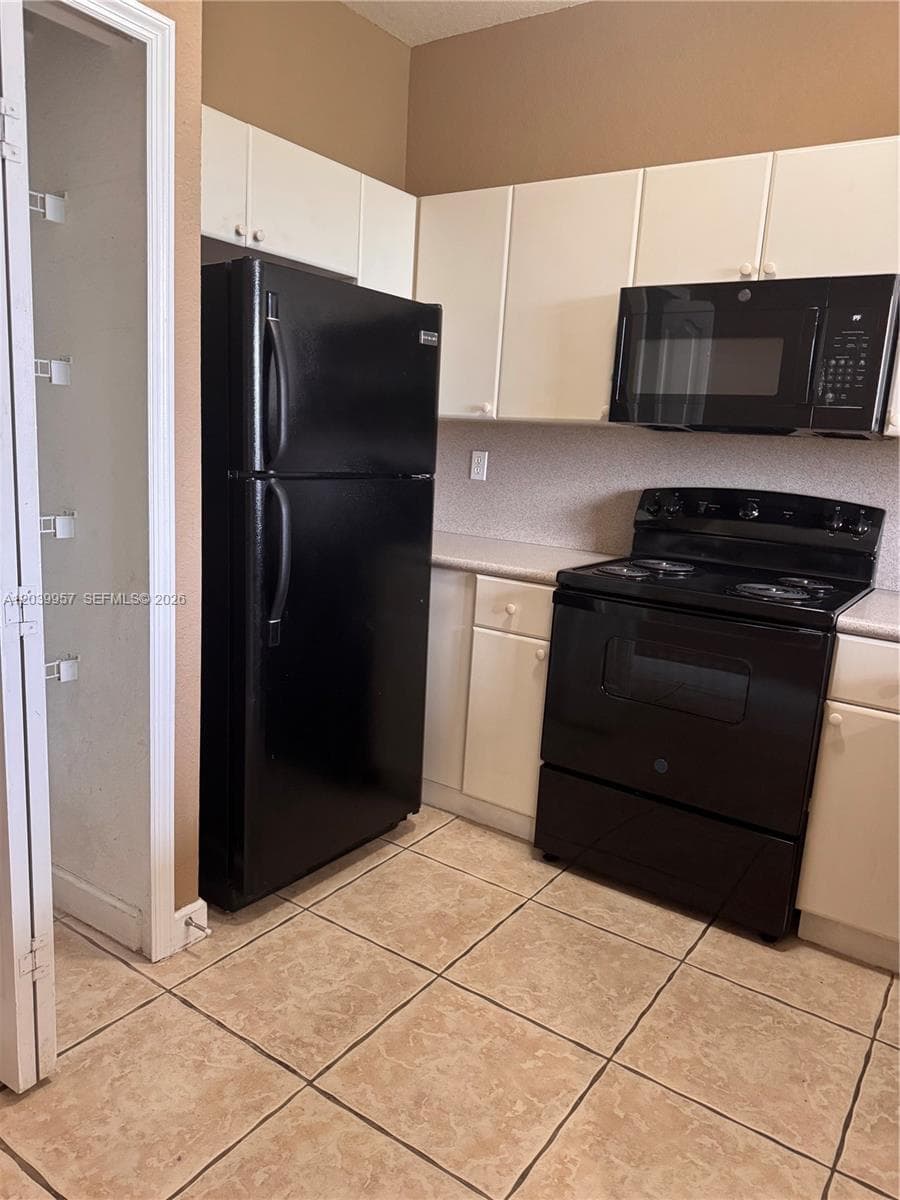 SHOMA HOMES AT COUNTRY CL · #203-10 in Hialeah - Photo 12