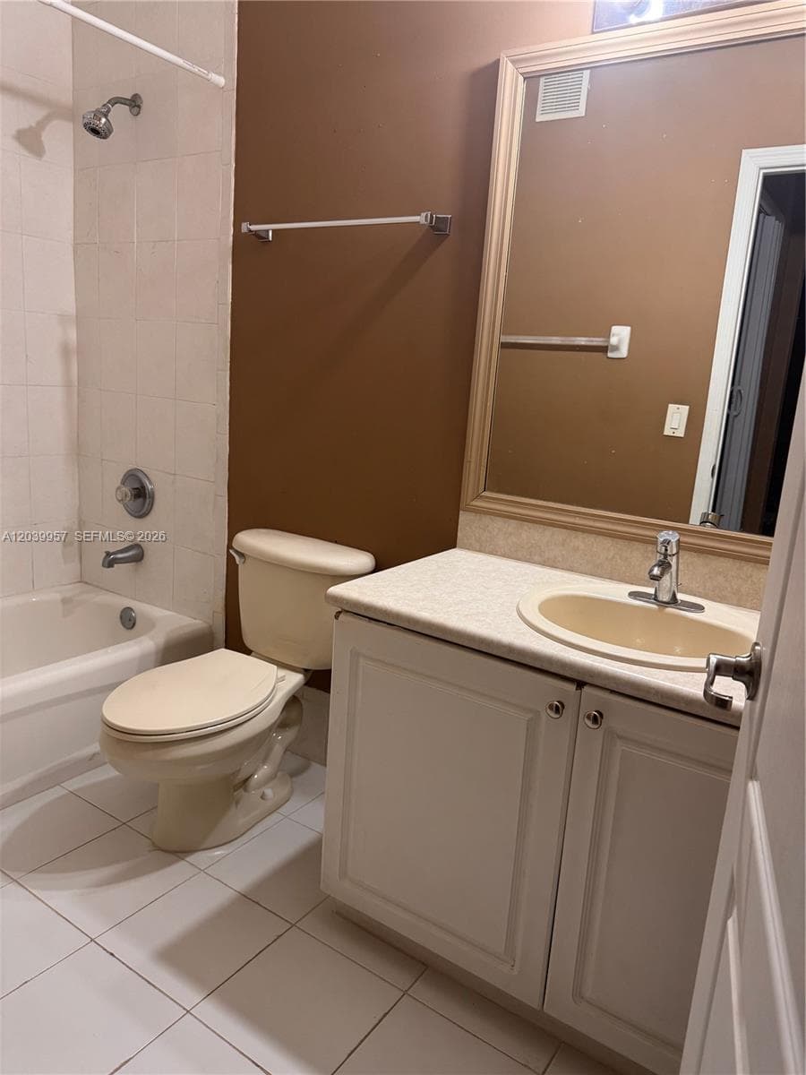 SHOMA HOMES AT COUNTRY CL · #203-10 in Hialeah - Photo 8