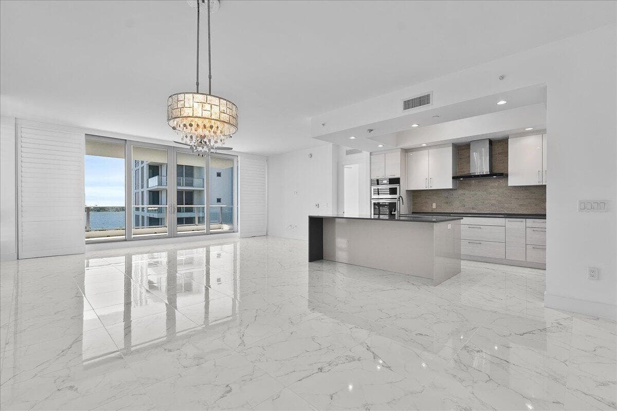 Kitchen/dining/living