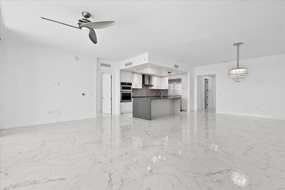 Living Room/Kitchen