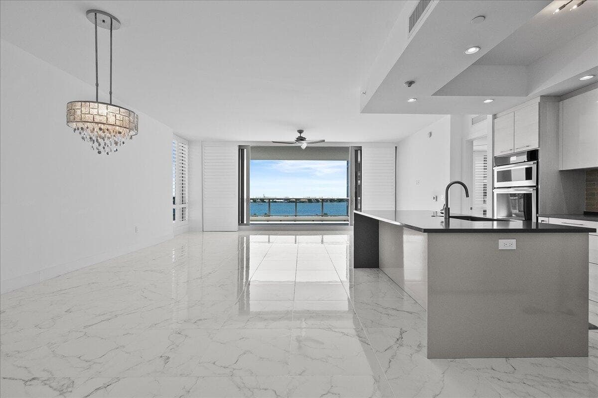 Kitchen/dining/living