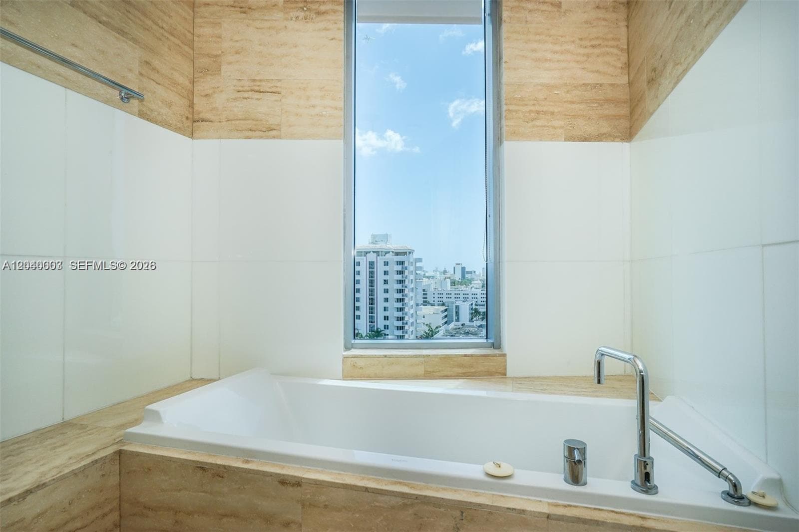 CAPRI SOUTH BEACH CONDO · #1103 in Miami Beach - Photo 10