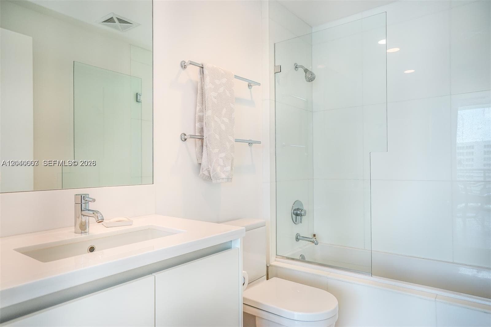 CAPRI SOUTH BEACH CONDO · #1103 in Miami Beach - Photo 15