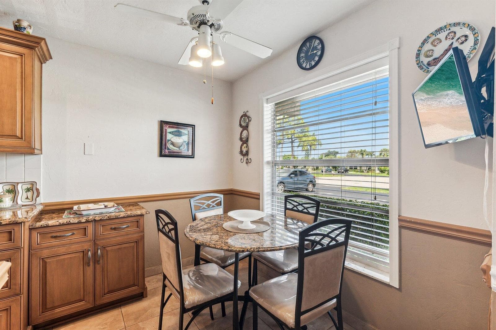 BREAKFAST NOOK