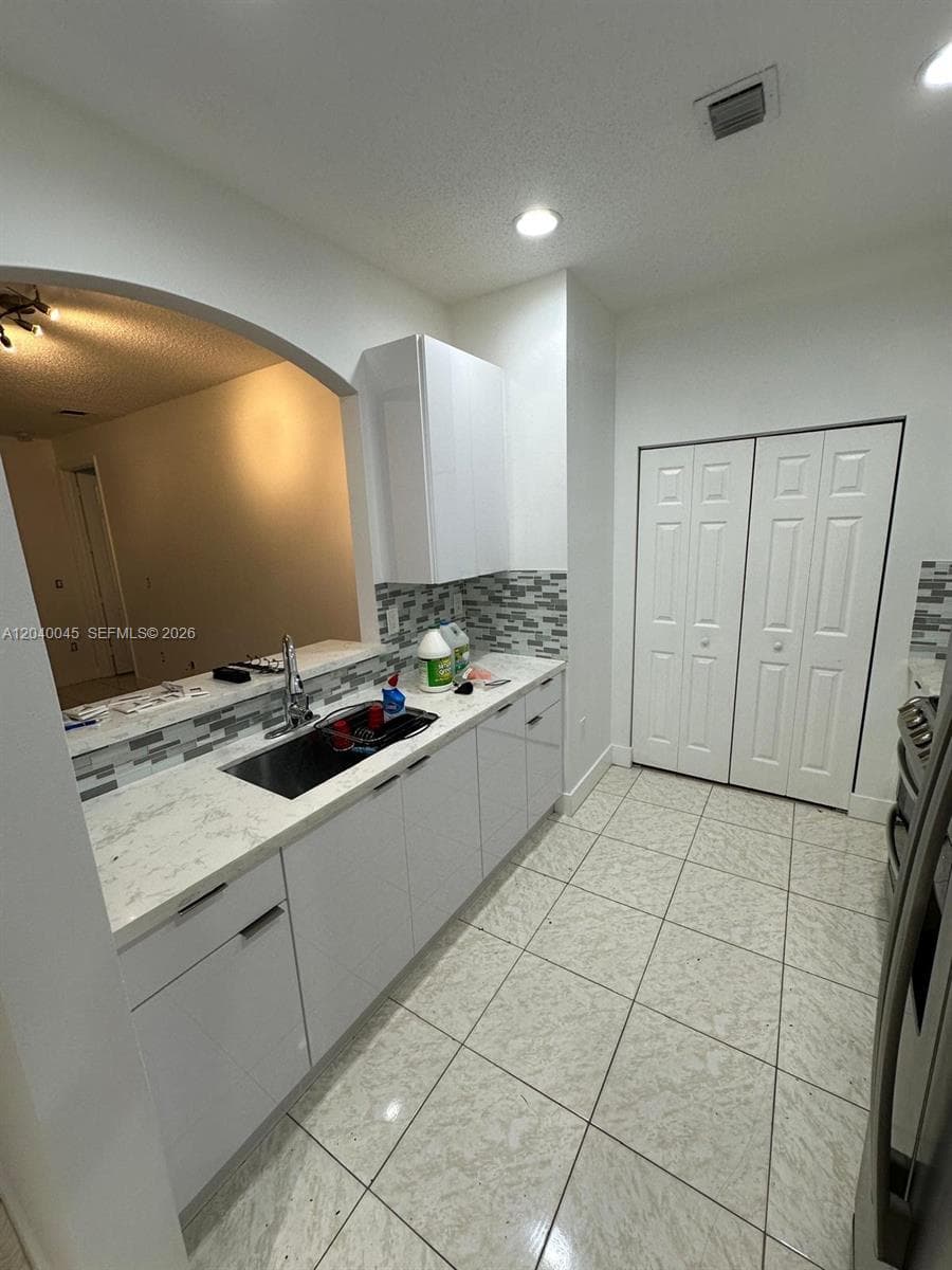 4273 NE 10th Ct #4273 photo 12