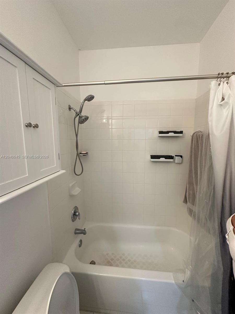 4273 NE 10th Ct #4273 photo 7