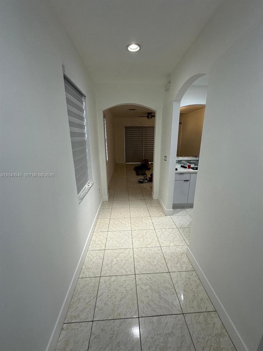 4273 NE 10th Ct #4273 photo 4