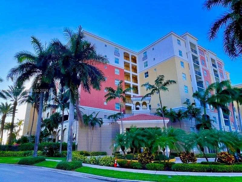 Porto Bellagio · #2912 in Sunny Isles Beach - Photo 3