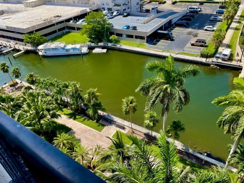 Porto Bellagio · #2912 in Sunny Isles Beach - Photo 1