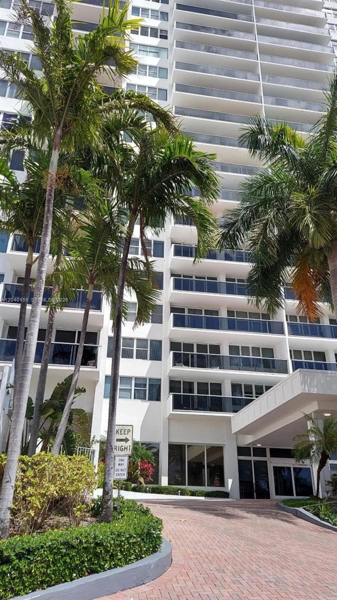 PARKER TOWER CONDO · #1510 in Hallandale Beach - Photo 63