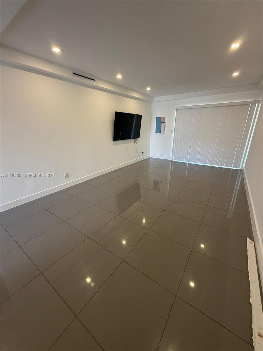 KEYSTONE ARMS CONDO · #107 in North Miami - Photo 4