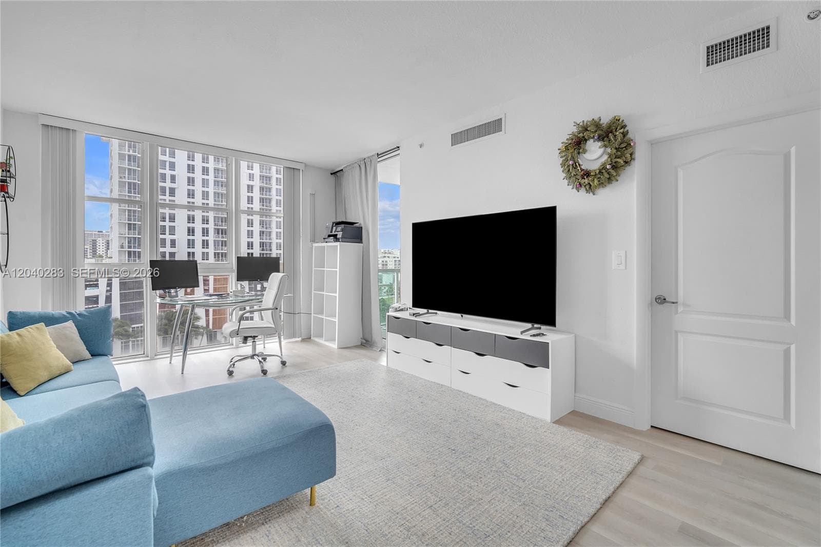 MOON BAY OF MIAMI CONDO · #905 in Miami - Photo 3